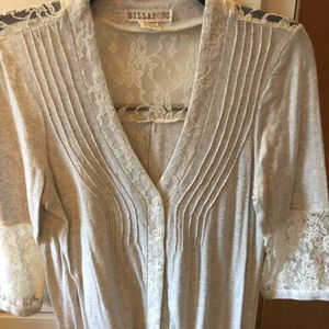 Billabong creme shirt